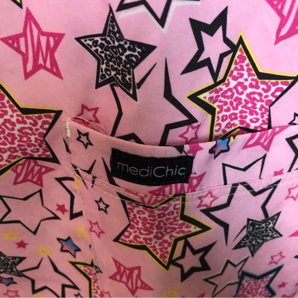 NWT mediChic Pink Star Print Short Sleeve scrub top - Picture 4 of 10